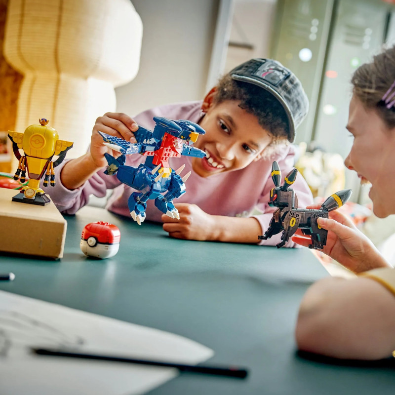 72165 LEGO Pokemon Smart Play Битва за чемпионский титул между Умбреоном и Гарчомпом