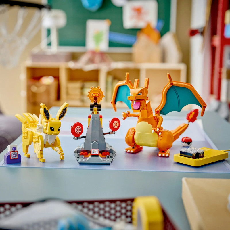 72167 LEGO Pokemon Smart Play Джолтеон против Чаризарда: Абсолютная битва