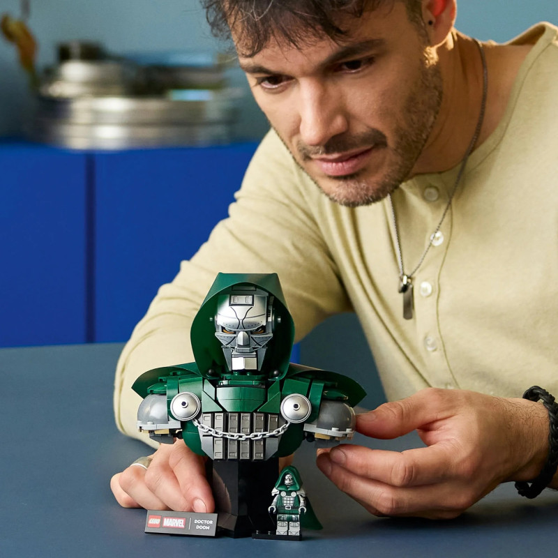 76345 LEGO Marvel Avengers Бюст Доктора Дума