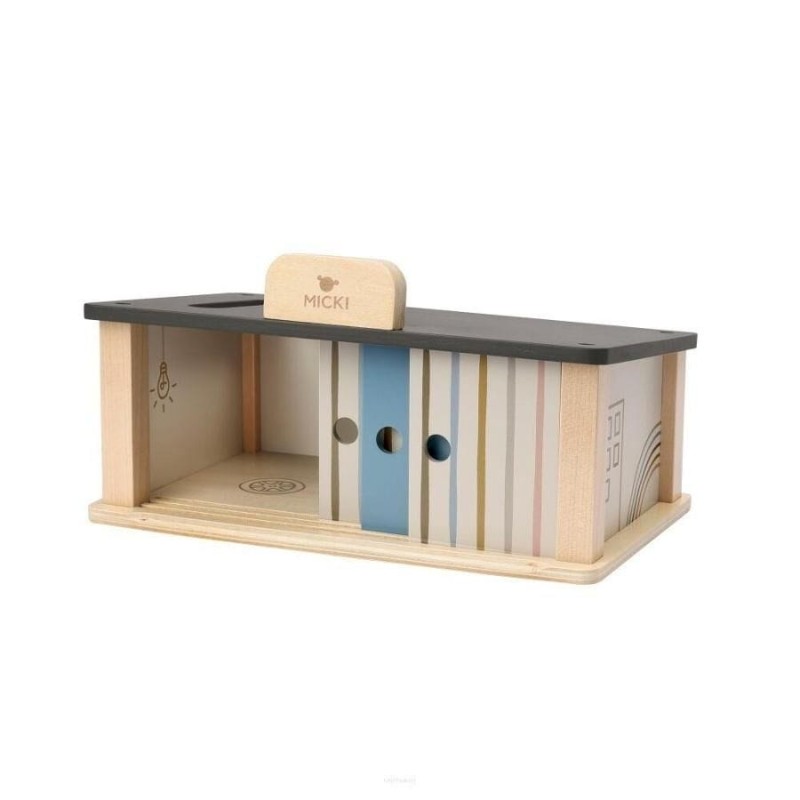 Мики, деревянный гараж