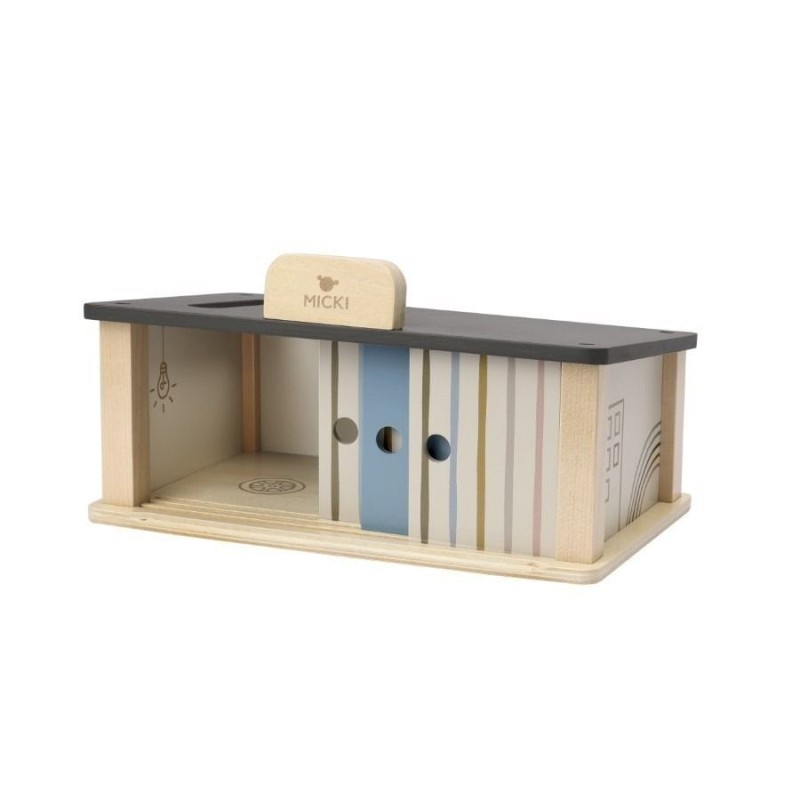 Мики, деревянный гараж