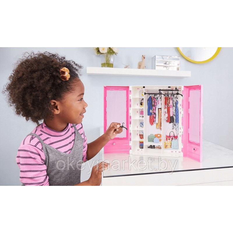Игровой набор Barbie Розовый шкаф модницы GBK11