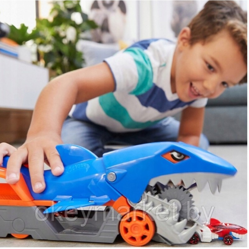 Набор игровой Hot Wheels Грузовик Голодная акула-транспортер GVG36
