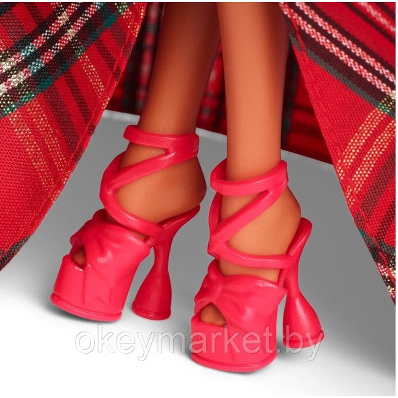 Коллекционная кукла Mattel Barbie Holiday Шатенка HRM63