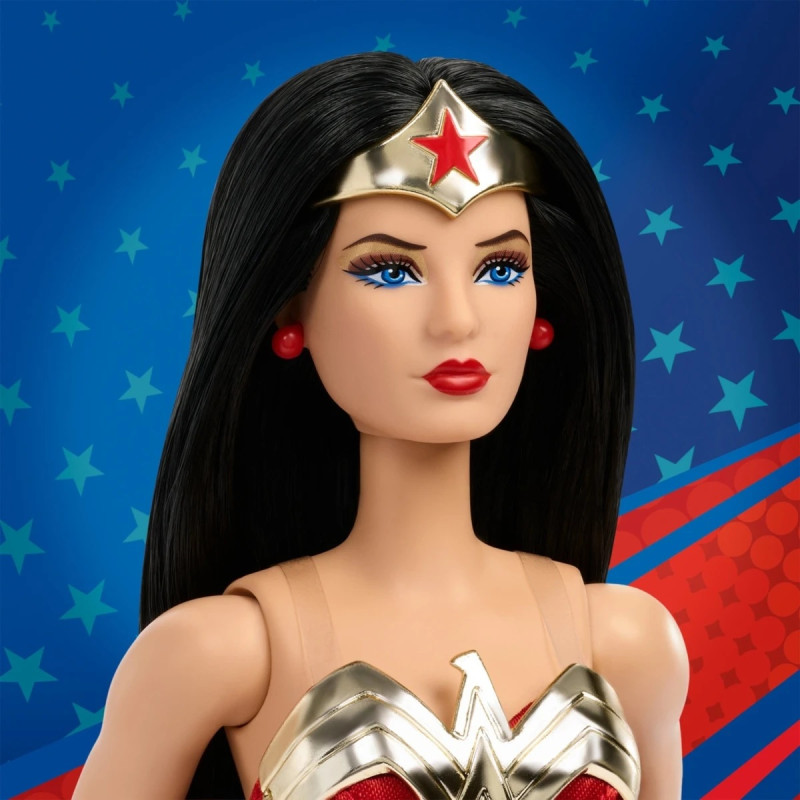 Кукла Mattel Barbie JBJ36 Коллекционная кукла Barbie Signature DC Comics Wonder Woman, в красно-синем наряде, с аксессуарами