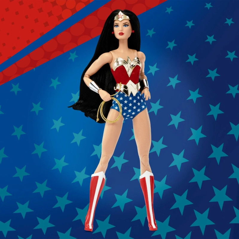 Кукла Mattel Barbie JBJ36 Коллекционная кукла Barbie Signature DC Comics Wonder Woman, в красно-синем наряде, с аксессуарами