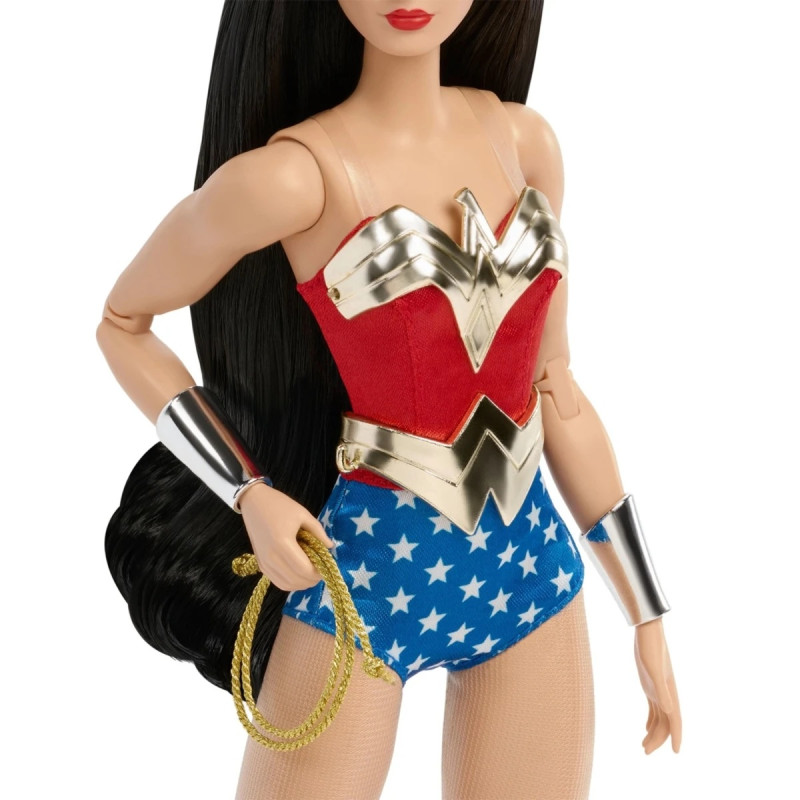 Кукла Mattel Barbie JBJ36 Коллекционная кукла Barbie Signature DC Comics Wonder Woman, в красно-синем наряде, с аксессуарами