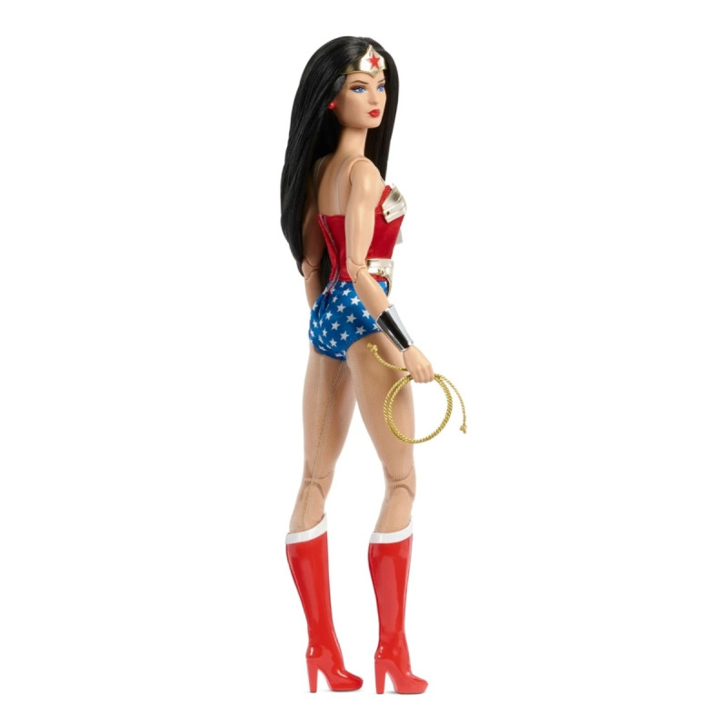 Кукла Mattel Barbie JBJ36 Коллекционная кукла Barbie Signature DC Comics Wonder Woman, в красно-синем наряде, с аксессуарами