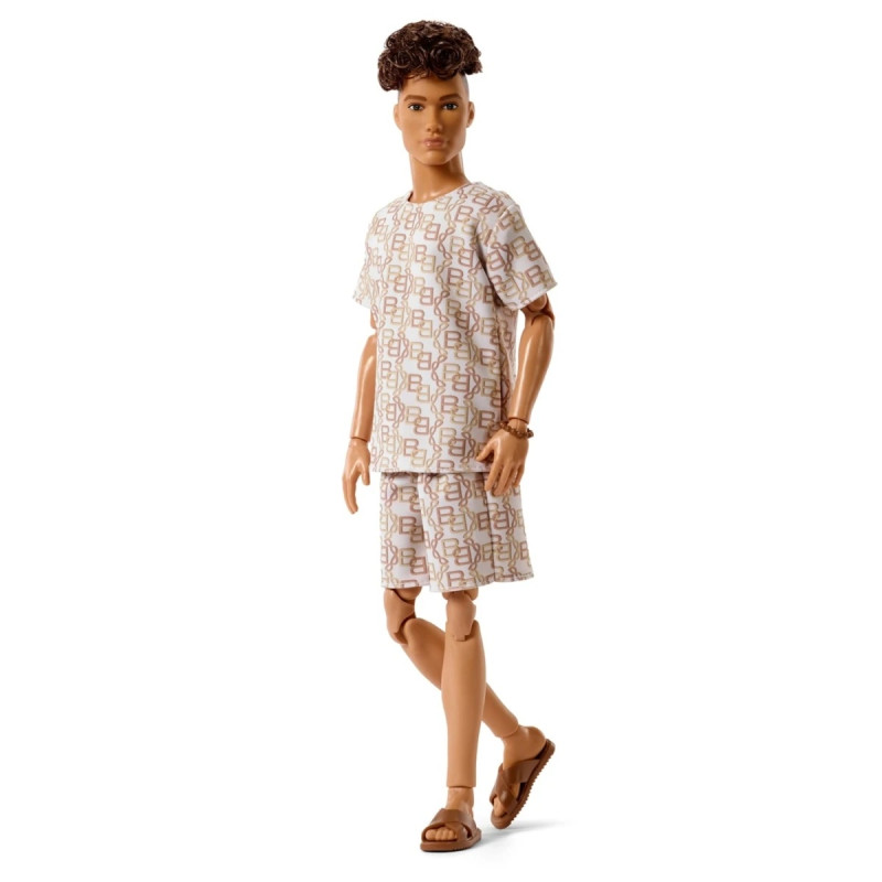 Кукла Mattel Barbie JJX29 Кукла Кен из серии Barbie Basics, модель 10, с каштановыми волосами, в рубашке и шортах