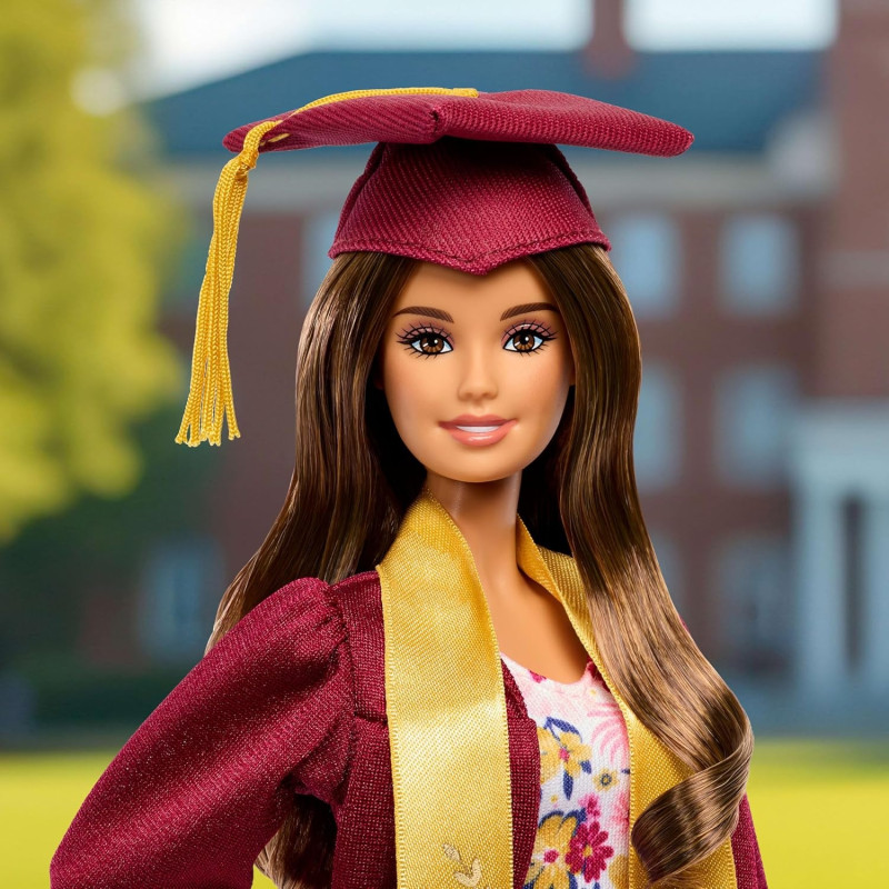 Кукла Mattel Barbie JJX81 Кукла Барби «Выпускной: Гордая выпускница», коллекционная, в бордовой мантии и академической шапочке