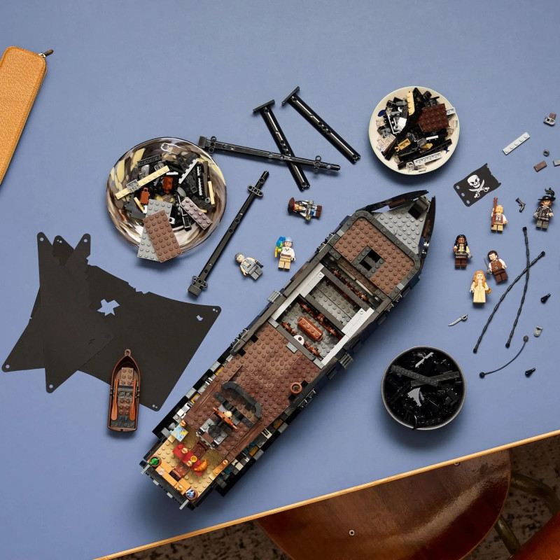 10365 LEGO ICONS Пираты Карибского моря: Черная жемчужина