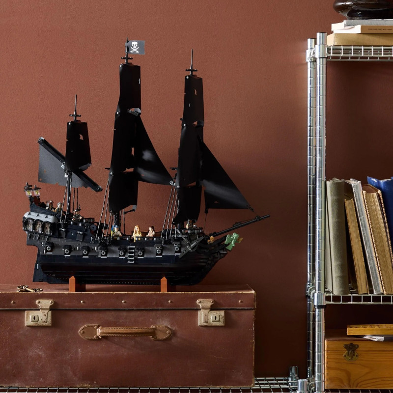 10365 LEGO ICONS Пираты Карибского моря: Черная жемчужина