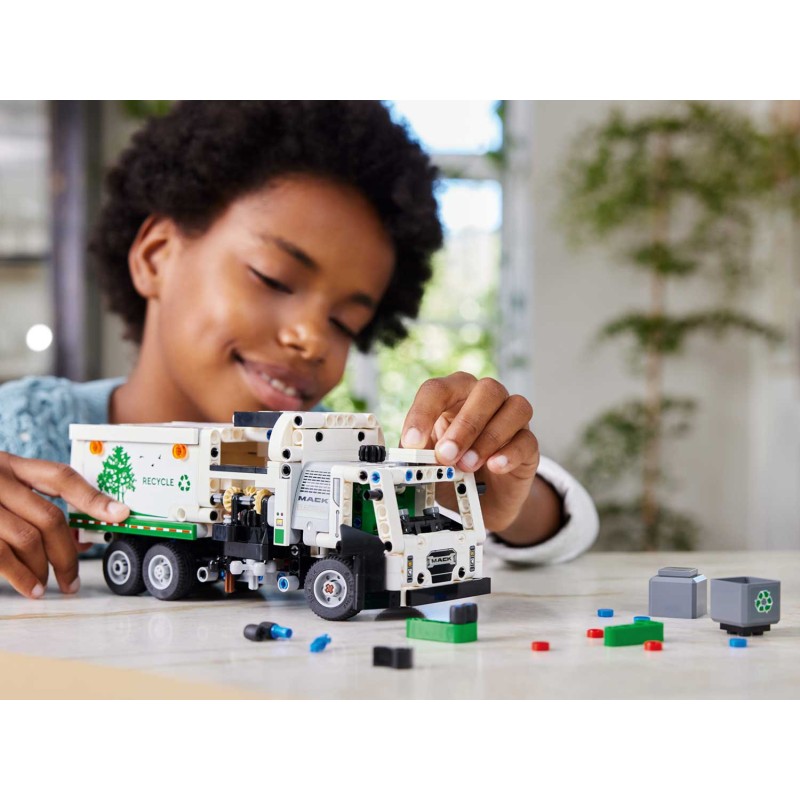 42167 Lego Technic Электрический мусоровоз Mack LR
